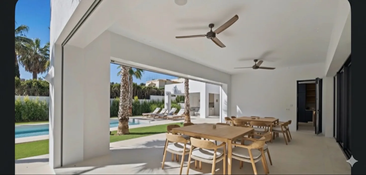 Villa Byblos, Sotogrande: Covered dining area Villa Byblos, Sotogrande: Covered dining area