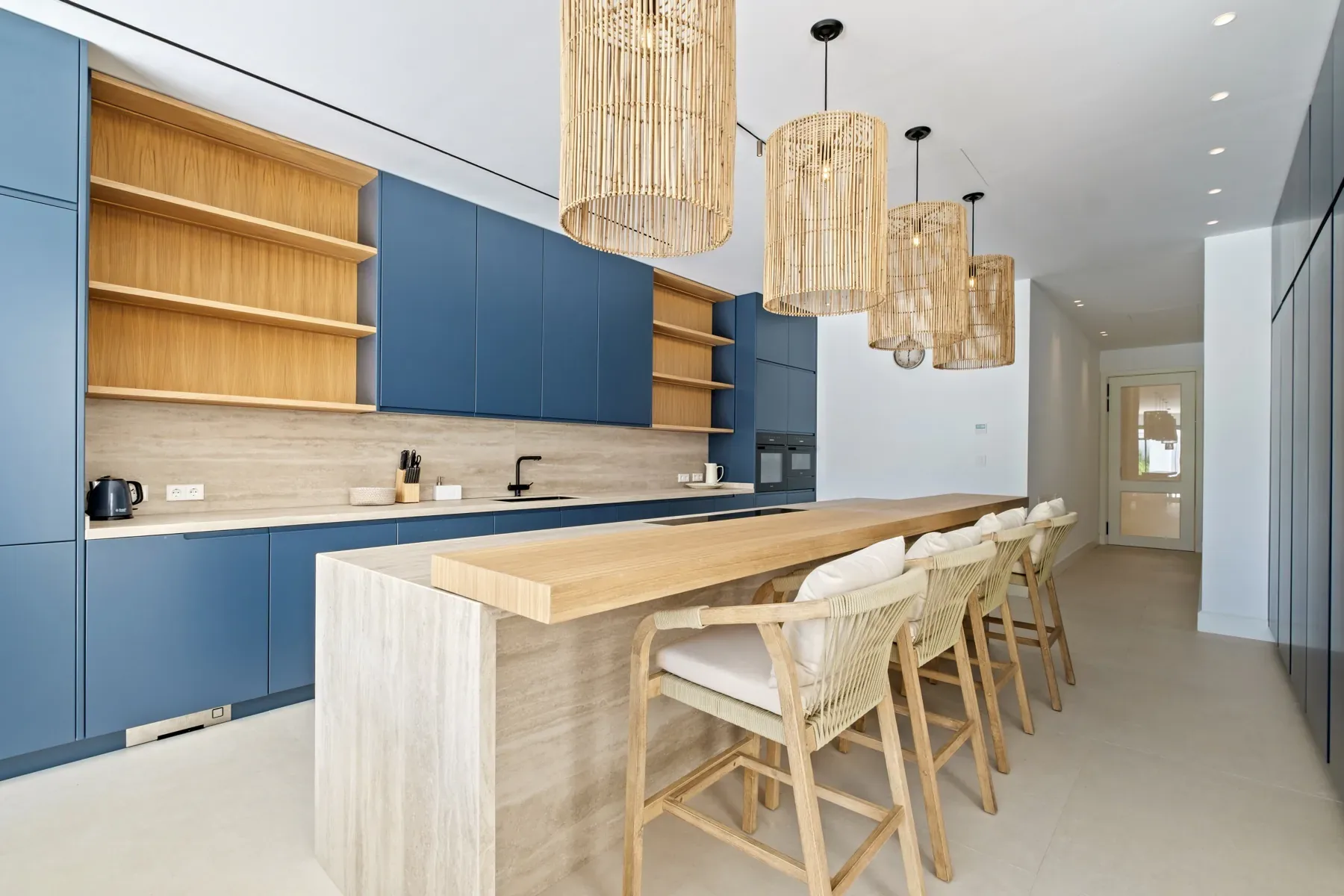 Villa Byblos, Sotogrande: Contemporary kitchen Villa Byblos, Sotogrande: Contemporary kitchen