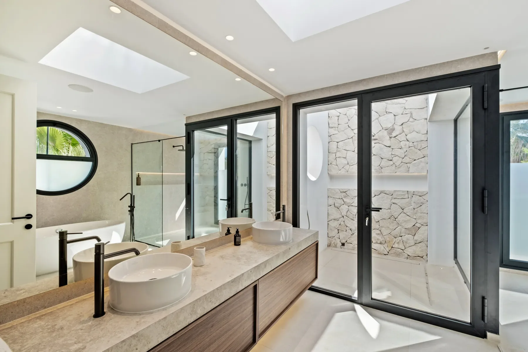 Villa Byblos, Sotogrande: Master bathroom Villa Byblos, Sotogrande: Master bathroom